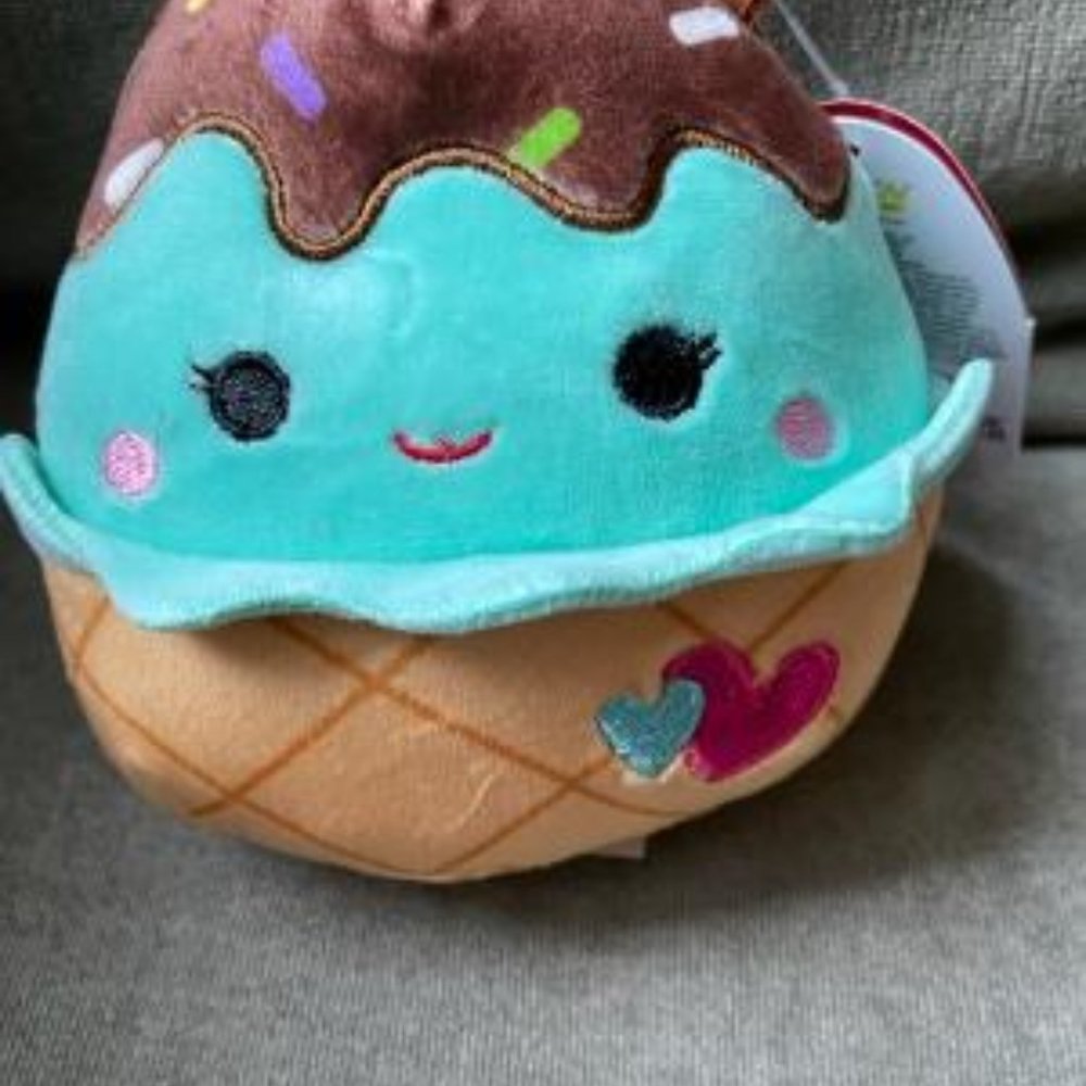Squishmallow 5" Maya Mint Ice Cream 2022 Valentine Series